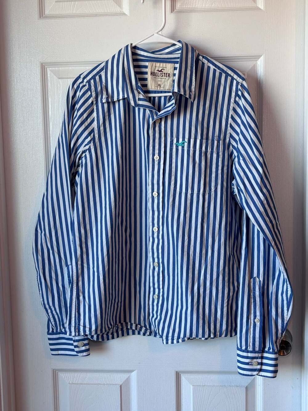 Hollister Men’s XL Blue White Striped Long Sleeve Button Down Shirt
